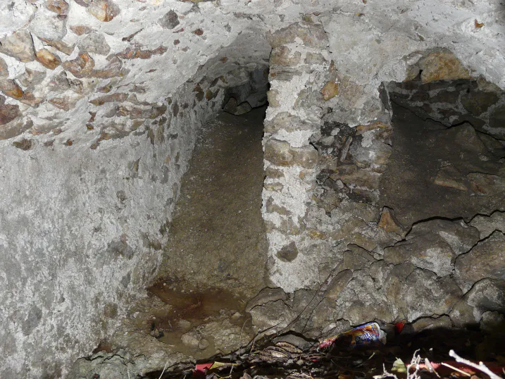 Le pilier et les deux issues